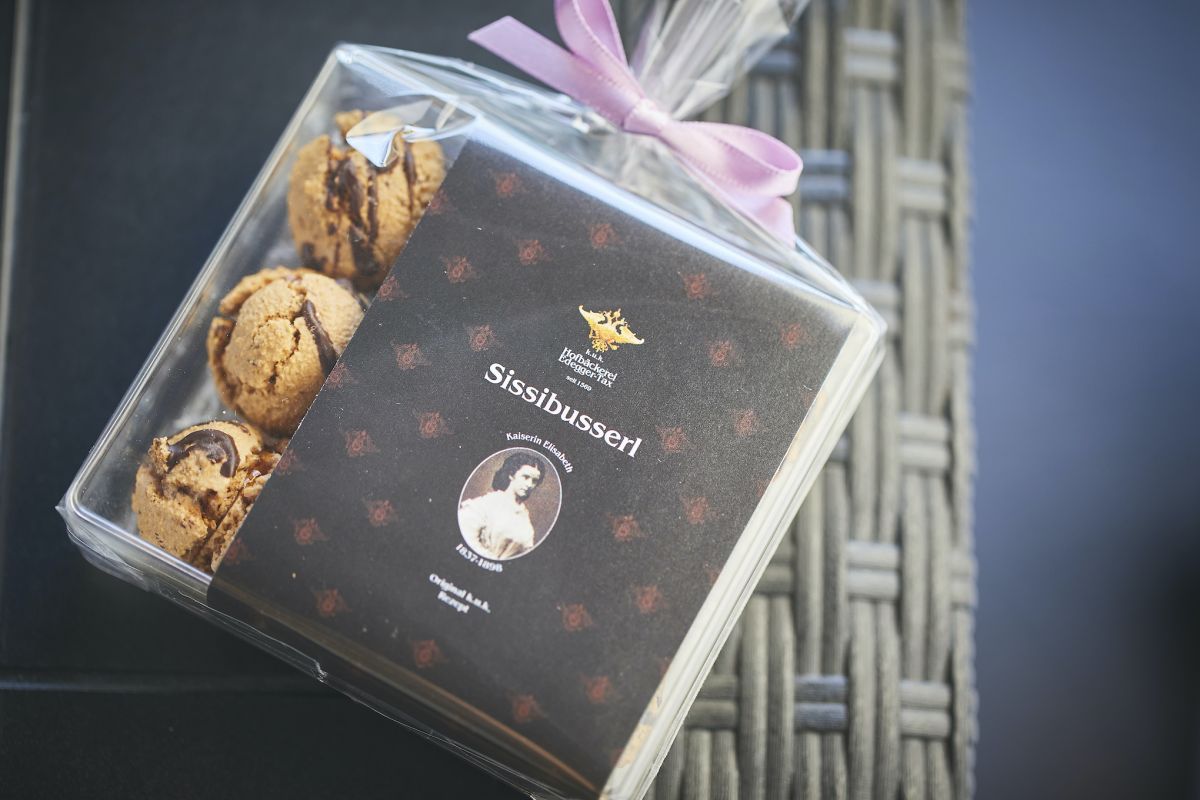 シシーブッセル1296円