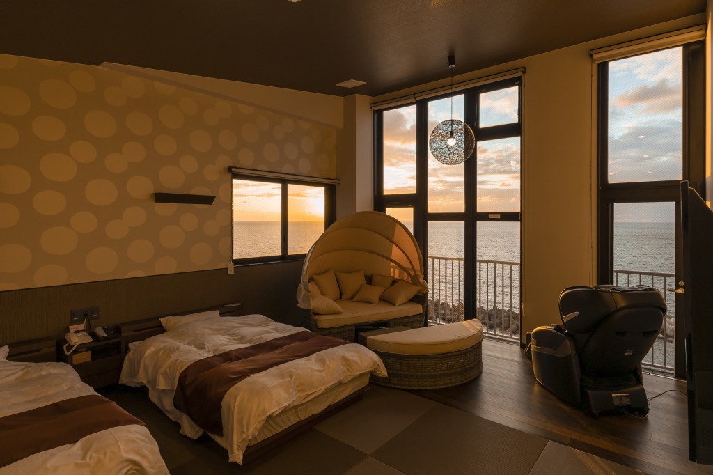 最上階の特別室「汐風」は、プライベートなステイを満喫できる展望露天風呂付き