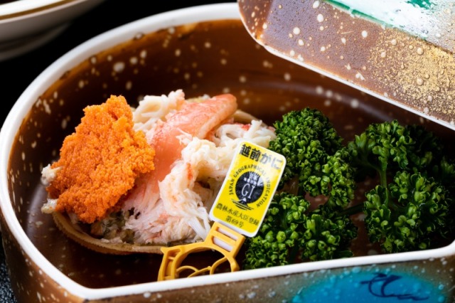 11~12月はセイコガニも提供。両方味わいたい人は年末までに訪れて