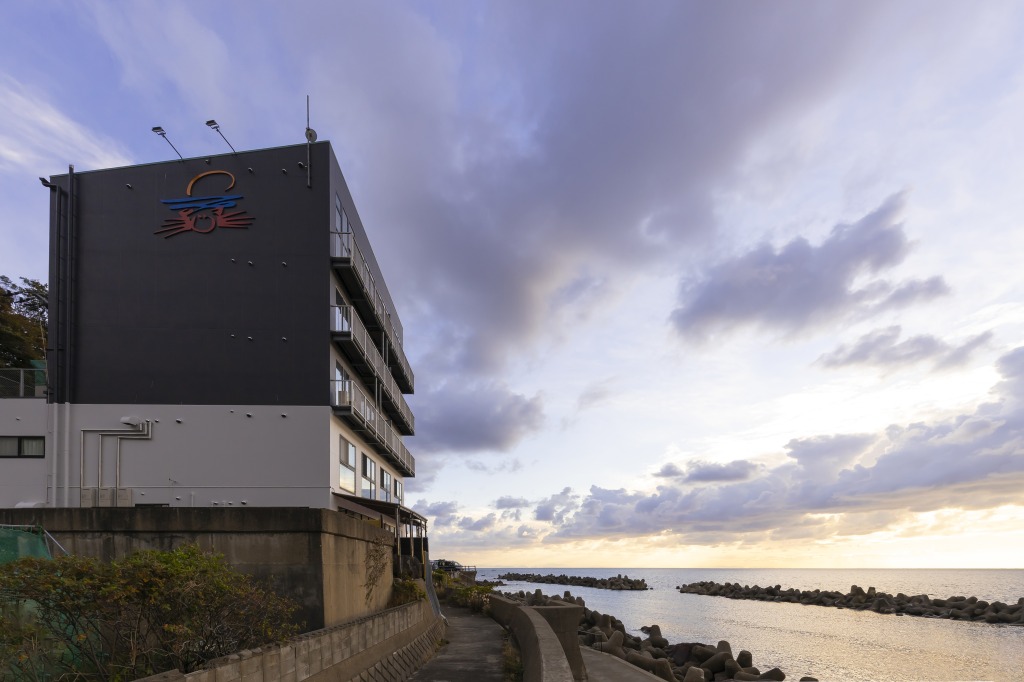 宿の周辺には海水浴やダイビング、釣りなど、マリンレジャーのスポットも豊富