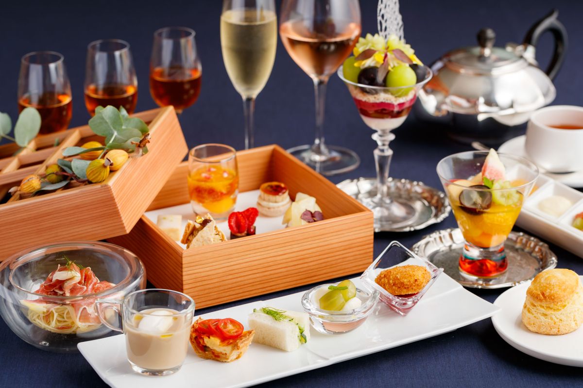 「果物屋さんがつくるフルーツ&スイーツのコース」5500円の一例