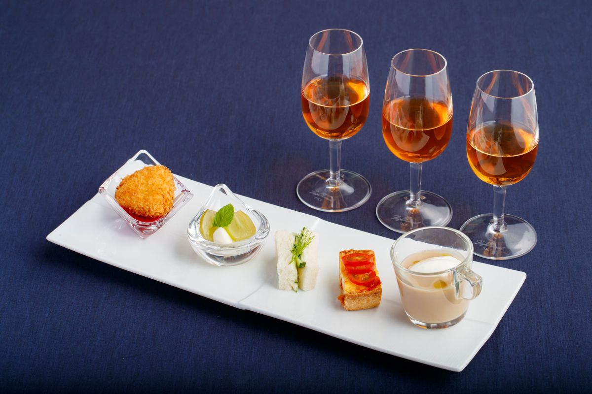 「秋の旬素材のアミューズ5種の盛合せ」、「アイスティー3種飲み比べ」