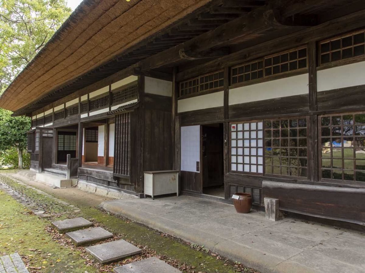 生活雑器だった益子焼を芸術品にした故濱田庄司氏の住まい兼工房も移築公開
