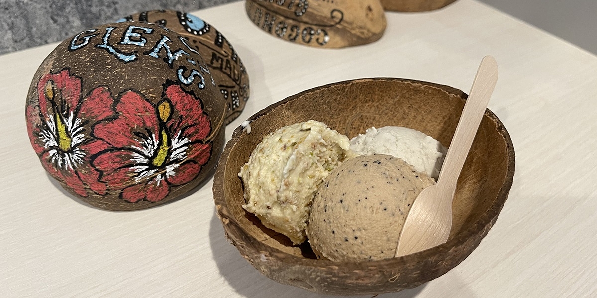 麻布十番「ココナッツグレン」はハワイ生まれのヴィーガンアイスクリーム店！濃厚スムージーも絶品