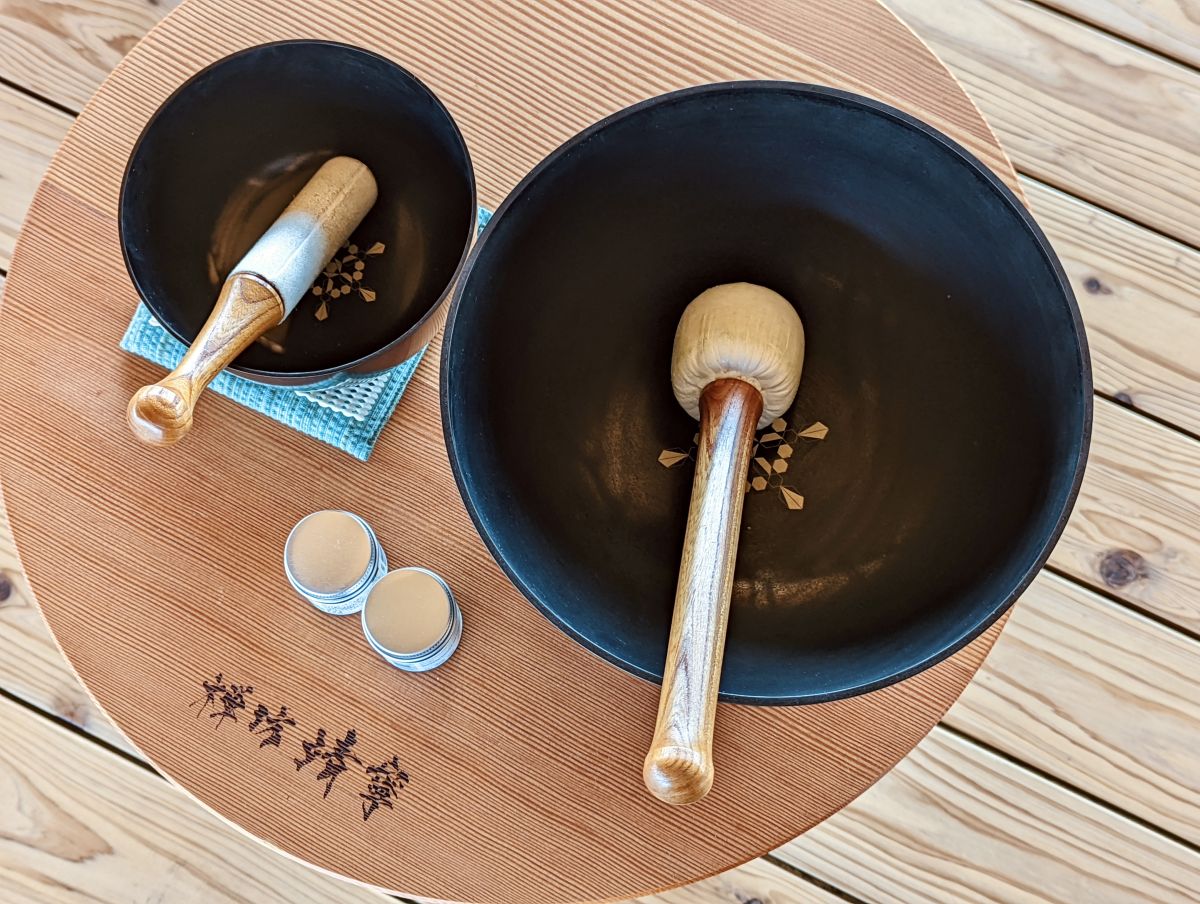 プログラムの開始時に鳴らされる「おりん」