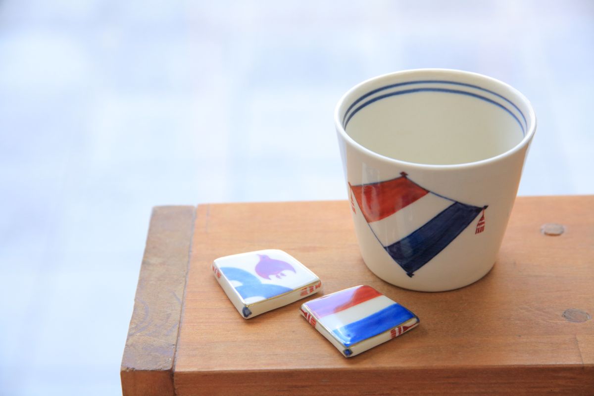 「長崎ハタ」箸置各1000円、フリーカップ3000円。