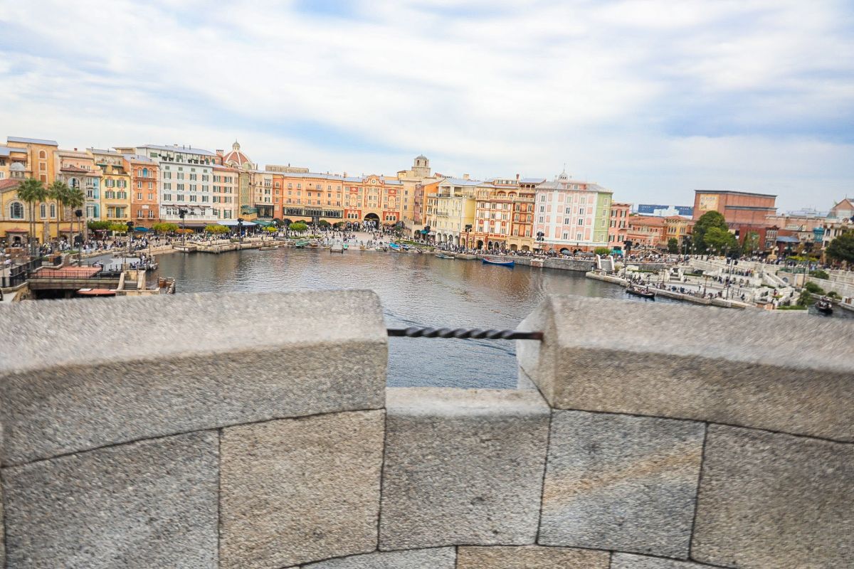 フォートレス・エクスプロレーション塔の部分からの眺め