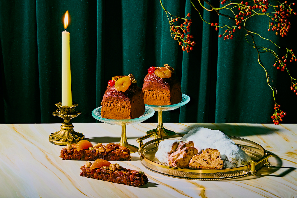 シュトーレン（R 24cm、2900円、S 10cm、1500円）、パンデピスショコラ（7.5cm、1500円）、 ベラベッカ（13cm、1200円）