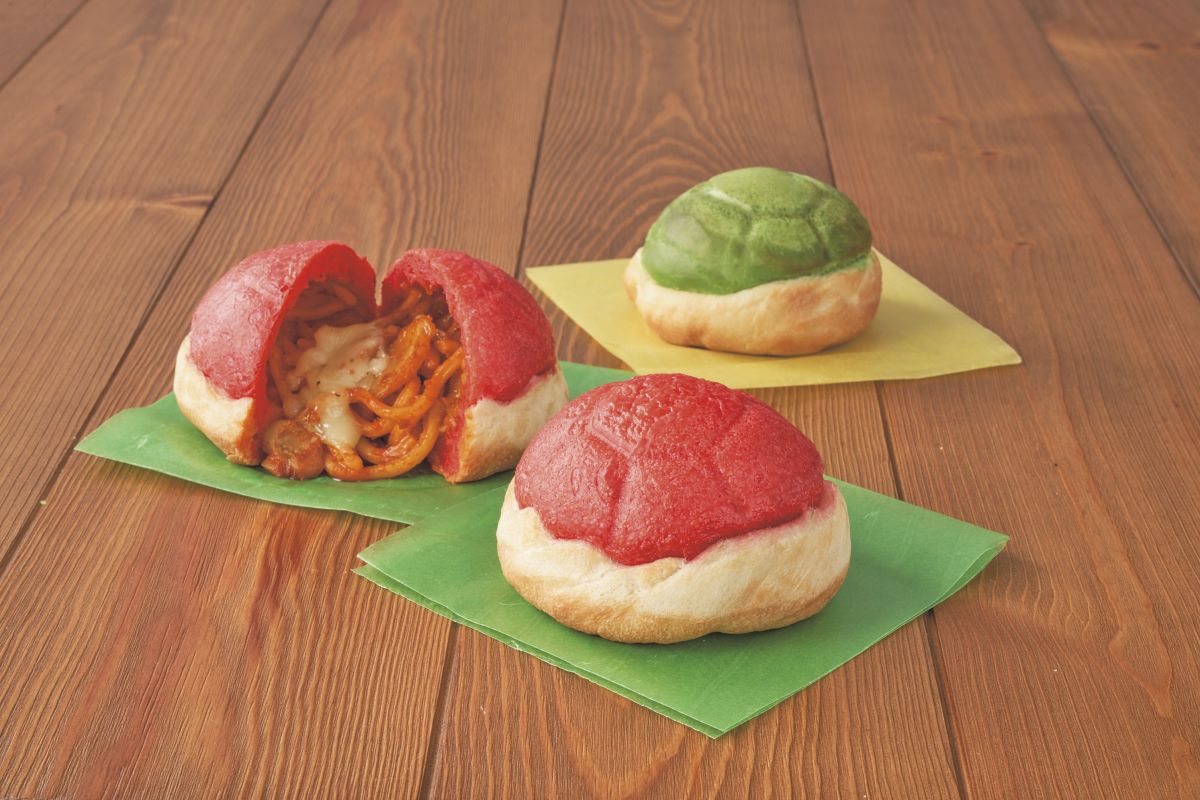 アカこうらのカルツォーネ〜ナポリタン&チーズ〜（850円）