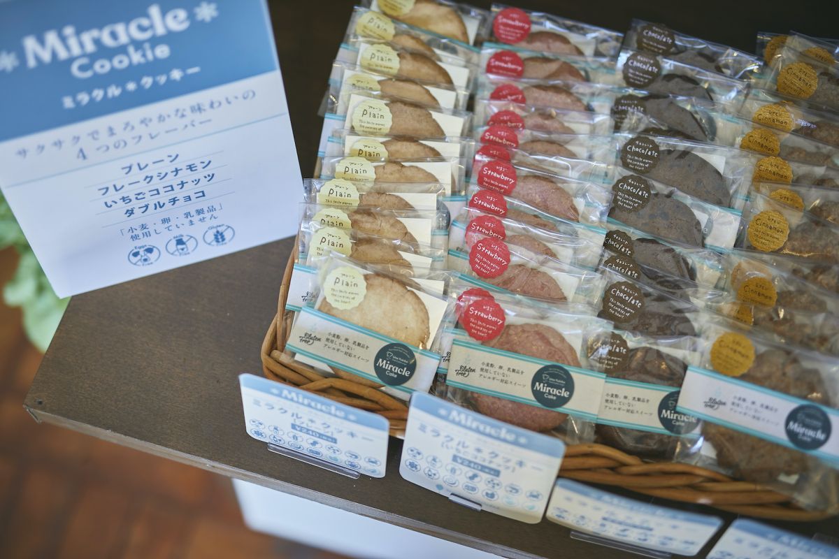 ミラクル＊クッキー プレーン、いちごココナッツ、ショコラ、フレークシナモン 各240円  詰め合わせ（4種類×各5枚）4860円
