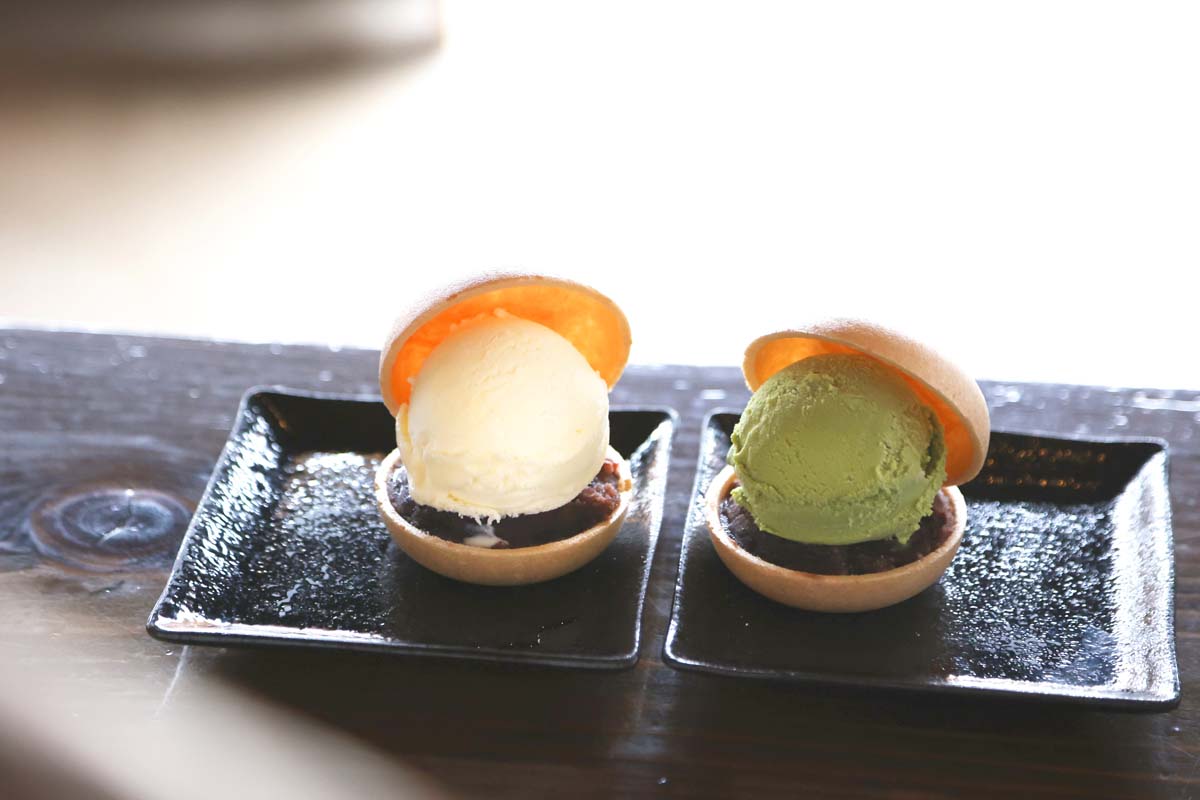 「アイスもなか（バニラ・抹茶）」1個420円 ※店内・テイクアウト同料金