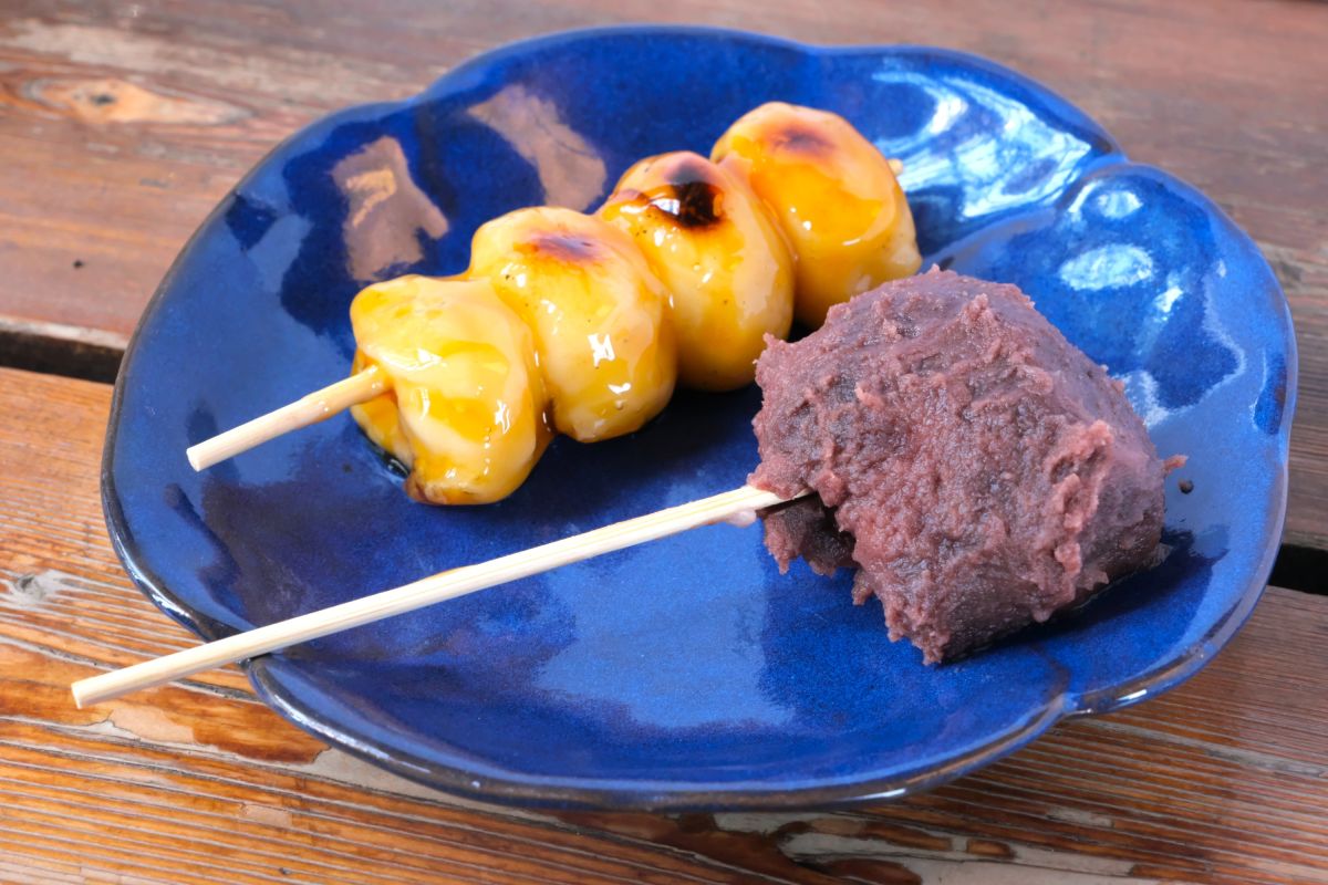 焼き団子1本180円　あん団子1個180円