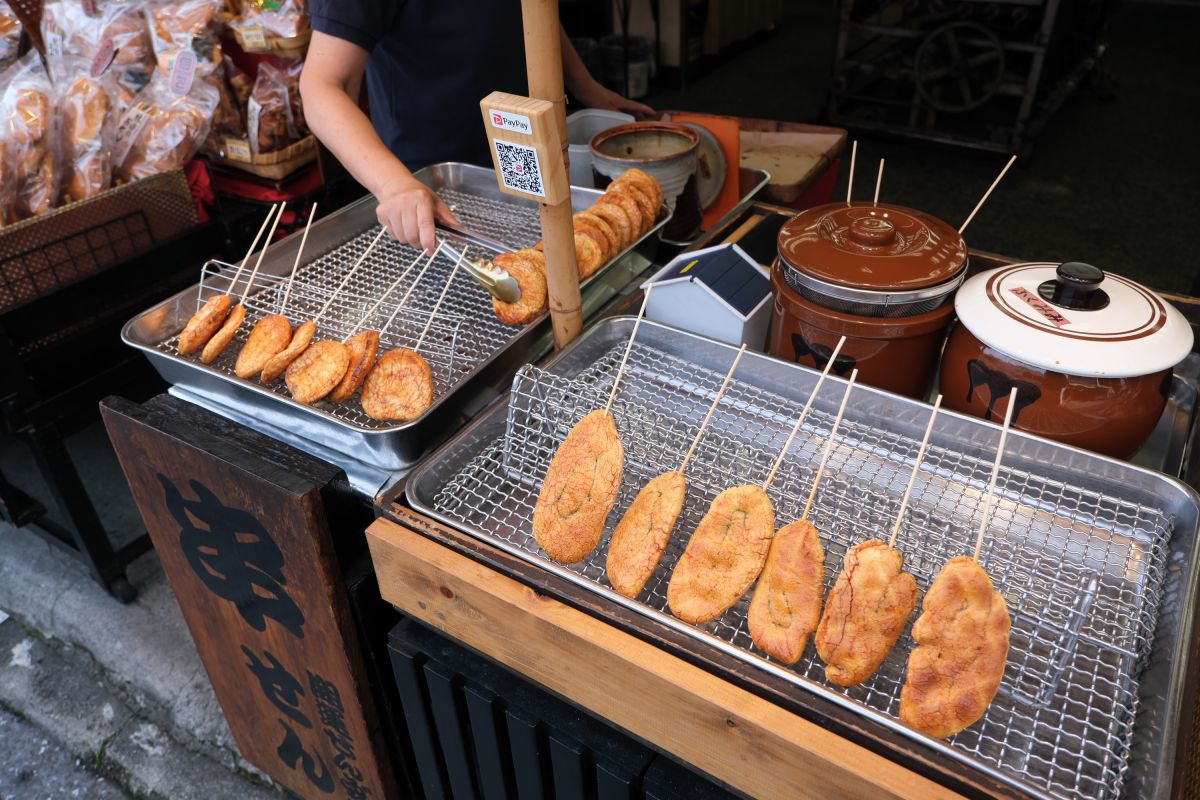 みたらし1本150円　しょうゆ1本100円