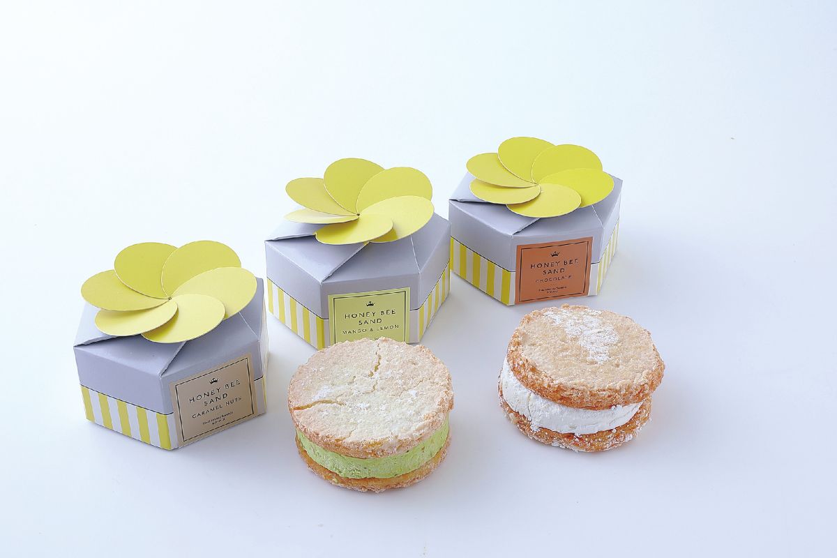 ハニービーサンド　各450円　日持ち：2日(要冷蔵)