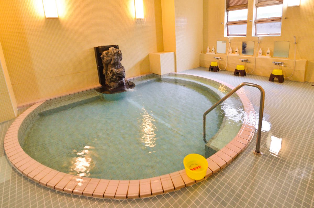 【静岡・伊東】レトロ喫茶と和の伝統美。温泉街の情緒と昭和の名建築にふれる「東海館」