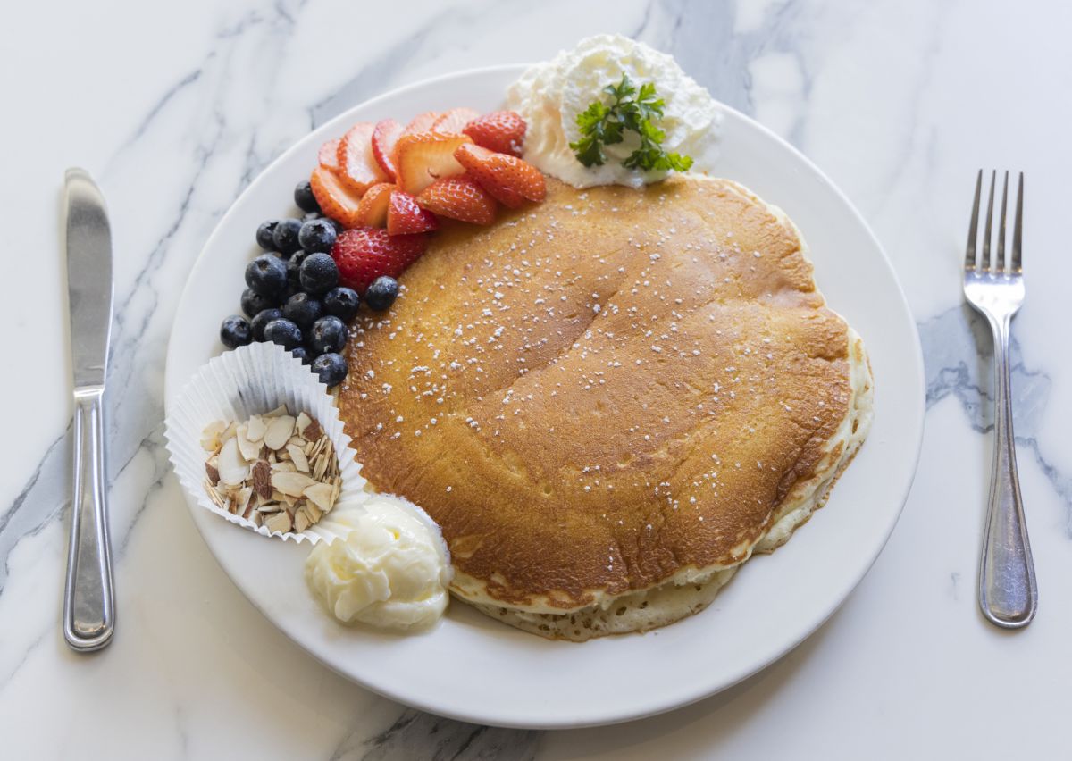 アルティメイト・ベリーズ＆ナッツ・パンケーキ$18.50