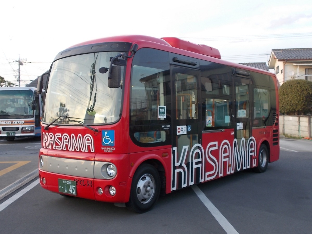 かさま周遊バスは1回乗車100円。月曜以外の毎日7便運行