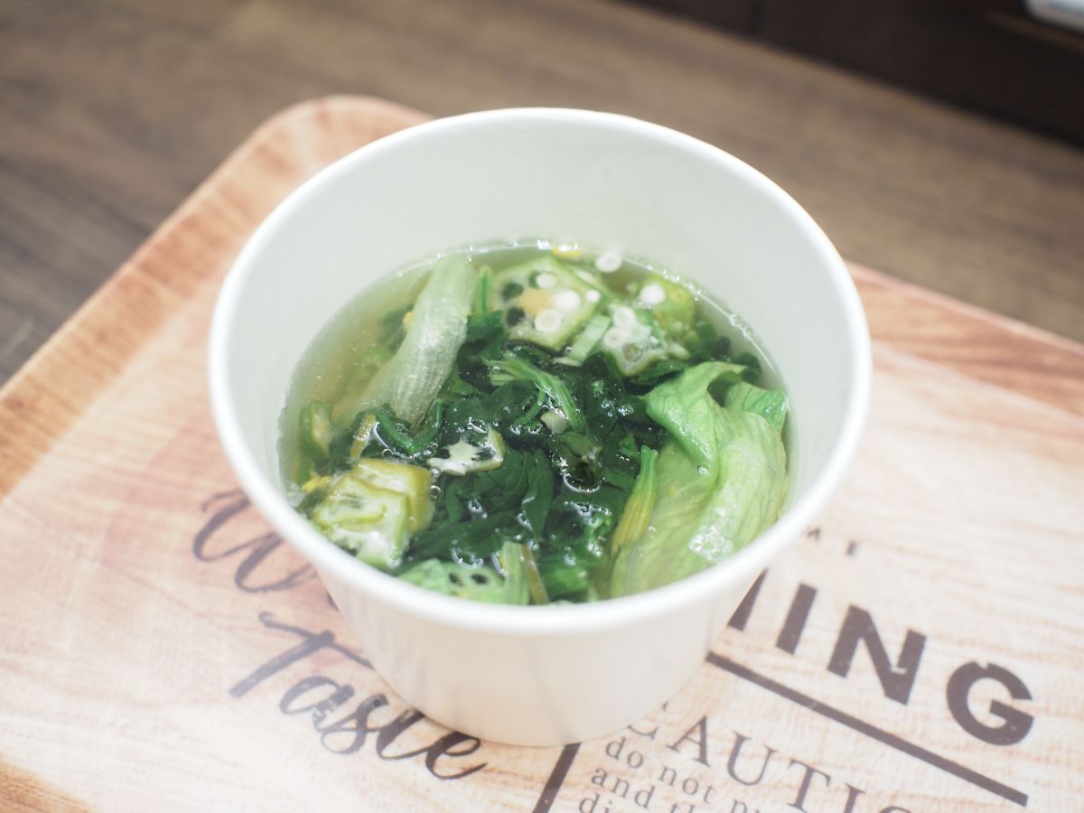 「エビ餃子と緑野菜たっぷりスープ」700円