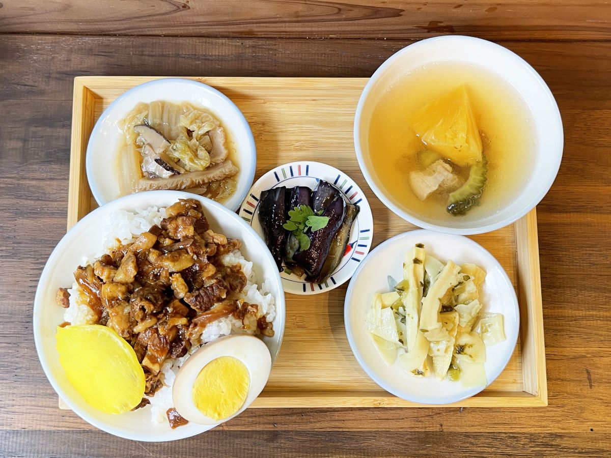 魯肉飯定食（ルーロー飯定食）1100円