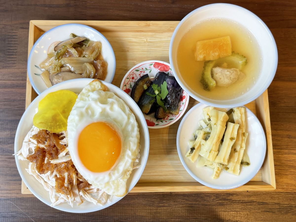 鶏肉飯定食（ジーロー飯定食）1100円