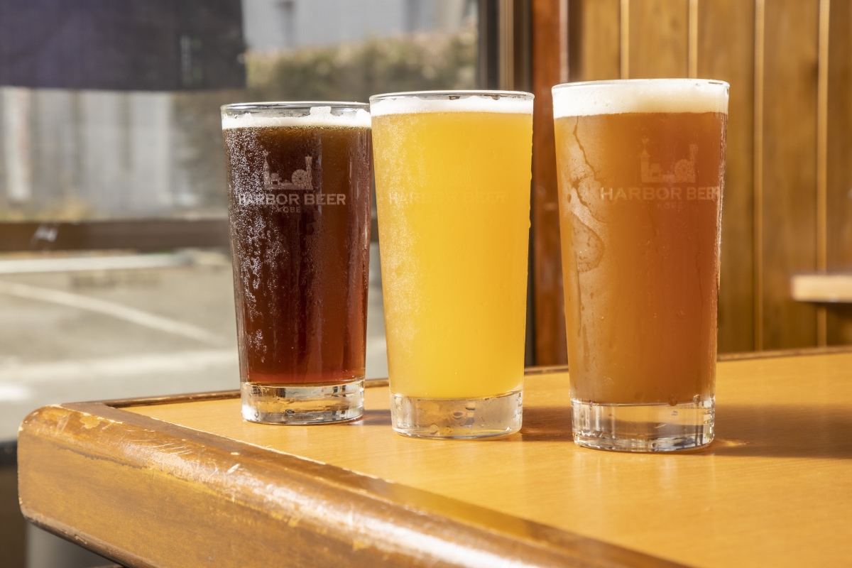 右から「ペールエール」、「スパイス&ハーブ」、「コーヒーブラウン」各450円〜