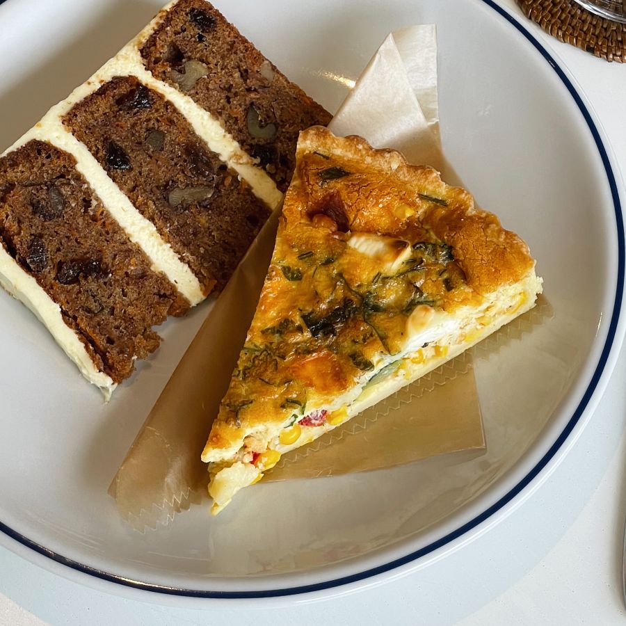 キッシュ＆ハーフレイヤーキャロットケーキセット 1870円