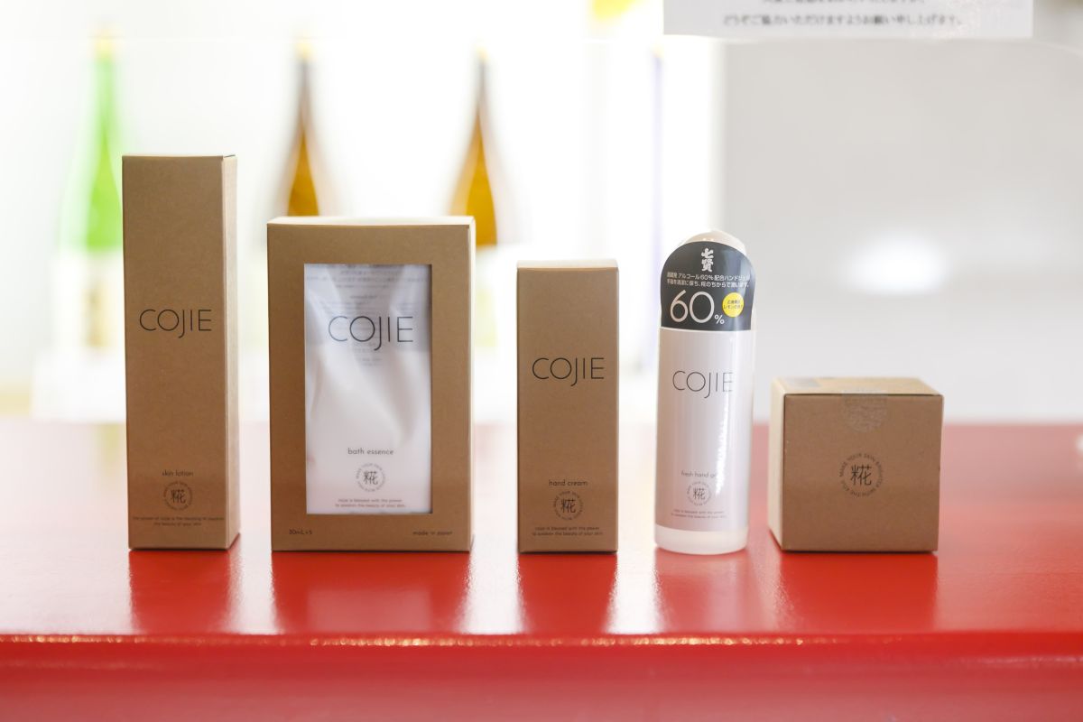 スキンローション120ml 2310円、バスエッセンス５包セット 1650円、ハンドクリーム50g 1320円、フレッシュハンドジェル（除菌ジェル）100ml 990円、モイスチャージェル60g 2860円