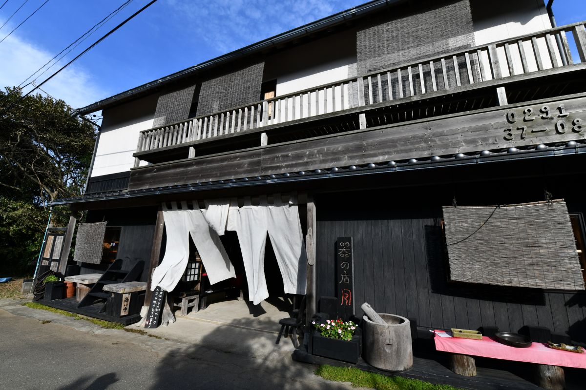 国道51号から海のほうへ向かった先にたつ隠れ家的存在