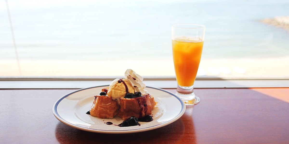 まるで水族館♪映えるトイレも素敵な明石の海カフェ「ヒポポパパ」
