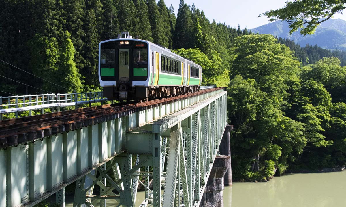 線路間近から撮影できる「第二只見川橋梁」（撮影：奥会津郷土写真家　星賢孝）