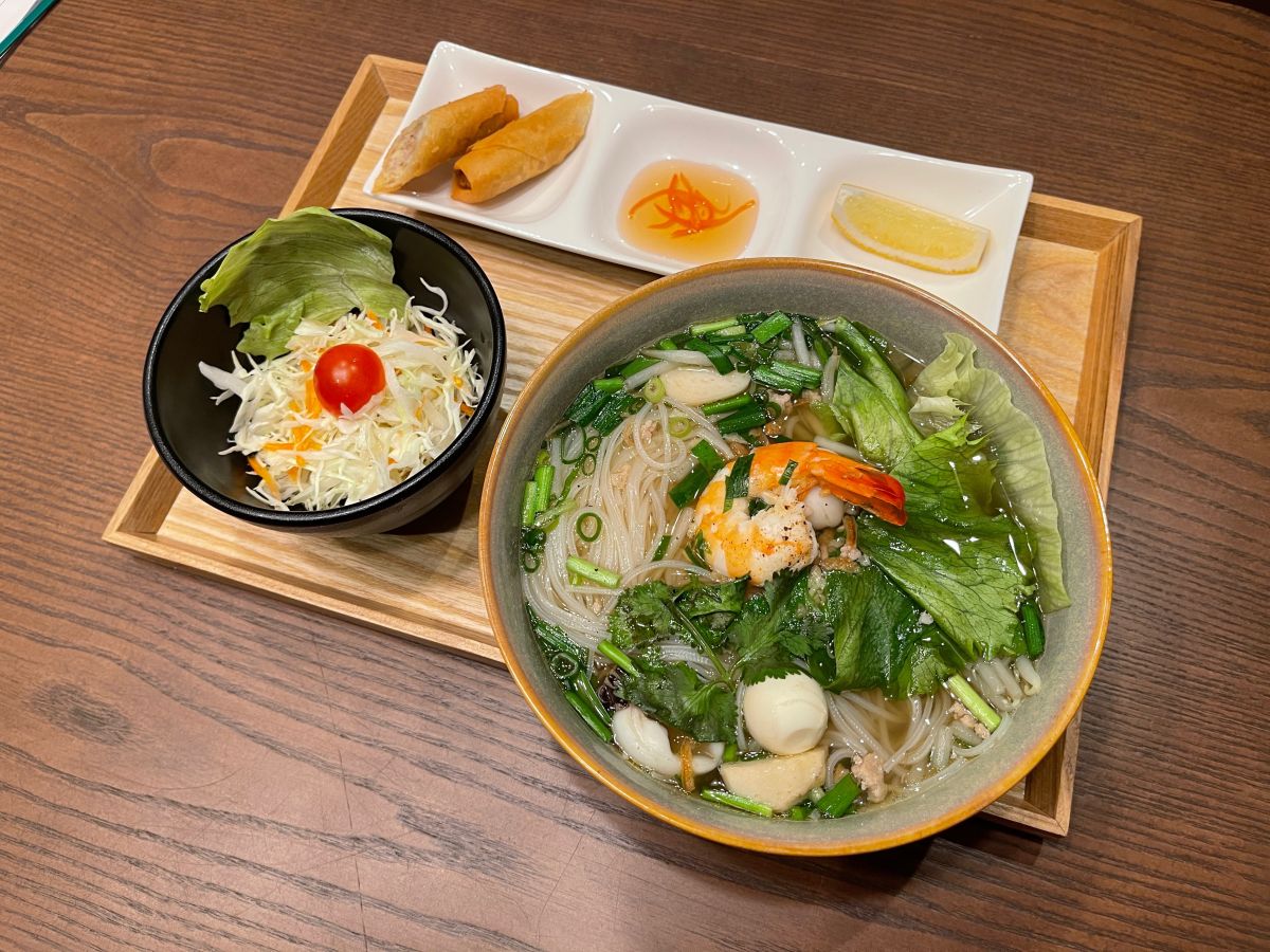 ランチセット B 海鮮フーティウ 1000円 ※ミニサラダ、揚げ春巻き付