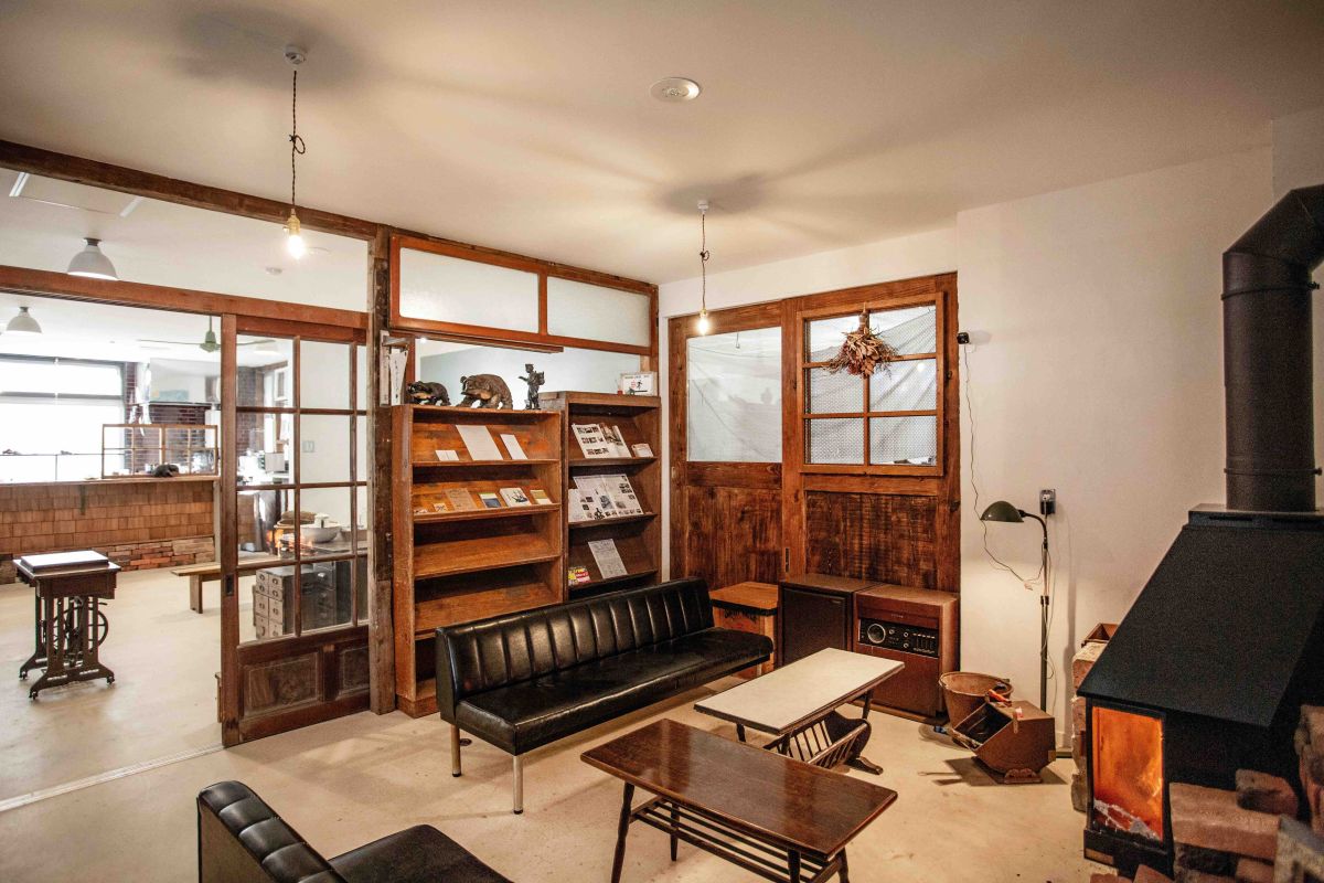 街角クレープ 内観