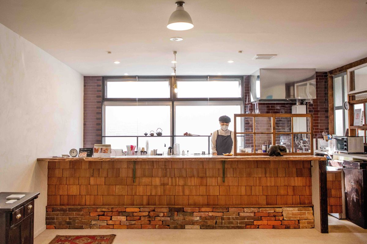 街角クレープ 内観