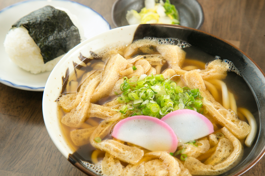 「きざみ（うどん・そば）」650円、「おにぎり」1個130円