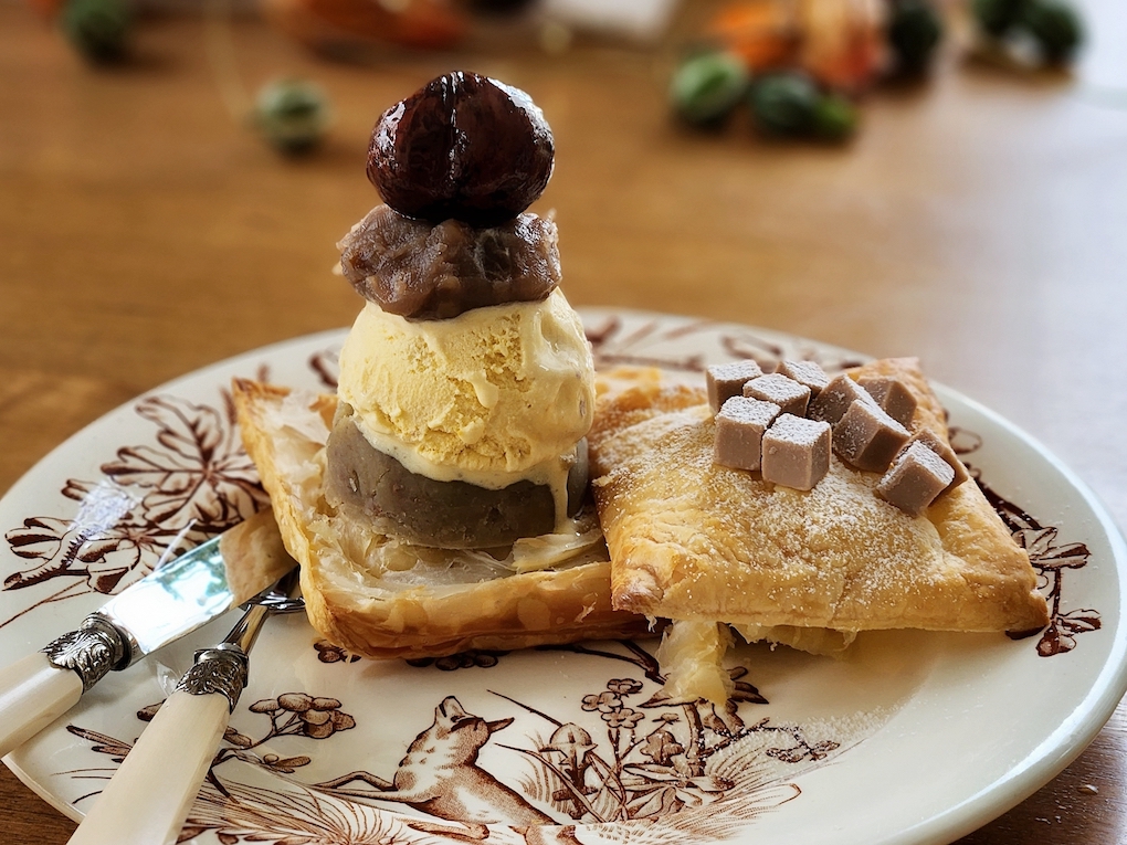 「和栗のスコーンパイアラモード」1450円。