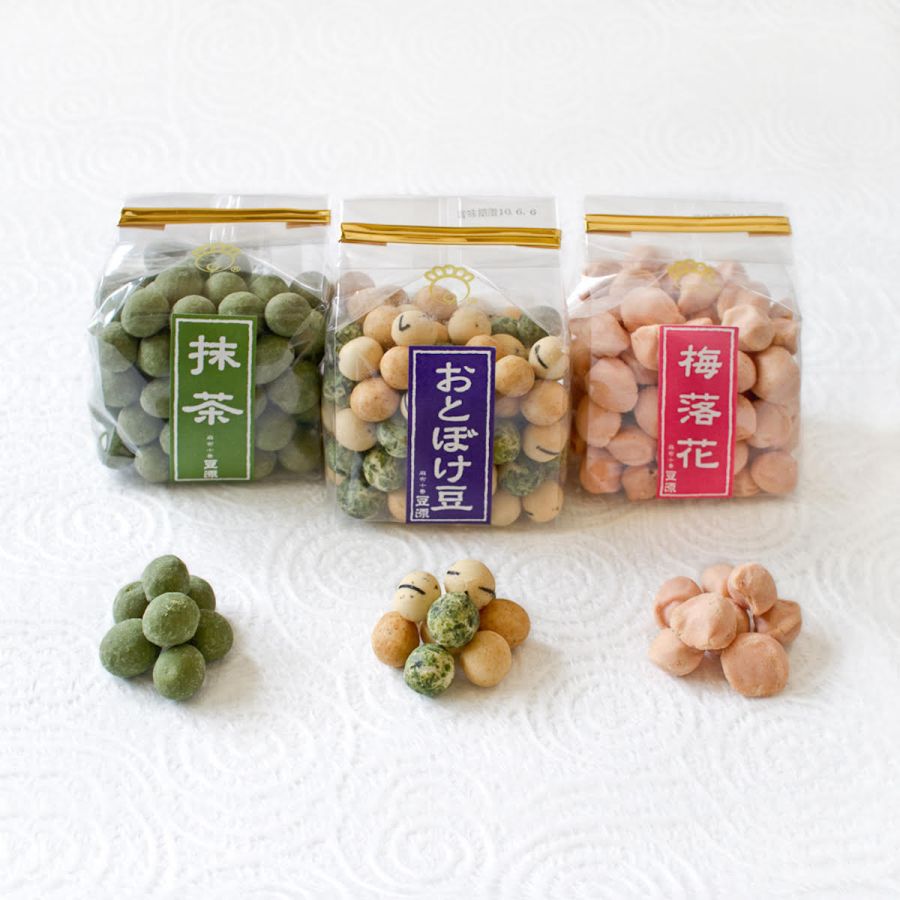 左より「抹茶」110g 378円、「おとぼけ豆」105g 324円、「梅落花」105g 324円
