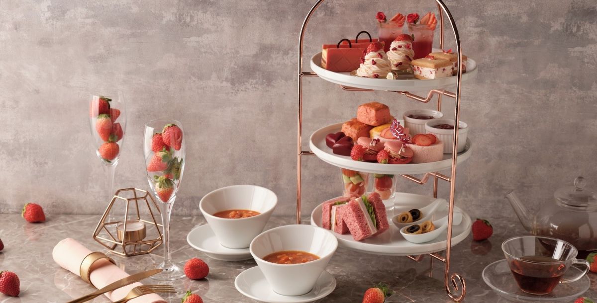 【リストランテ マンジャーレ 伊勢山】レッド×ピンクのスイーツでエレガントな女性を表現！「ストロベリー・フェスティブ アフタヌーンティー」