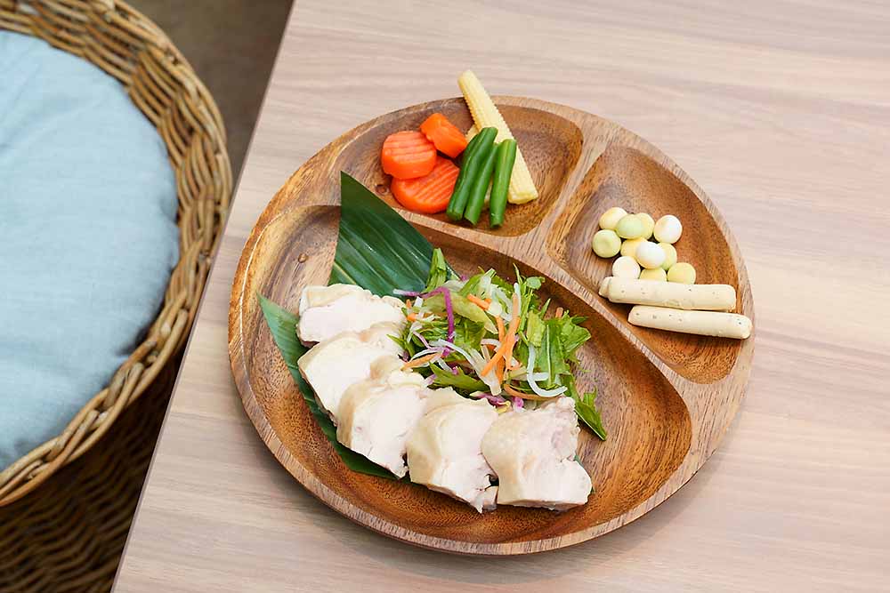 お肉・野菜・クッキーを盛り合わせた「おまかせワンプレート」1,200円（ハーフサイズ800円）