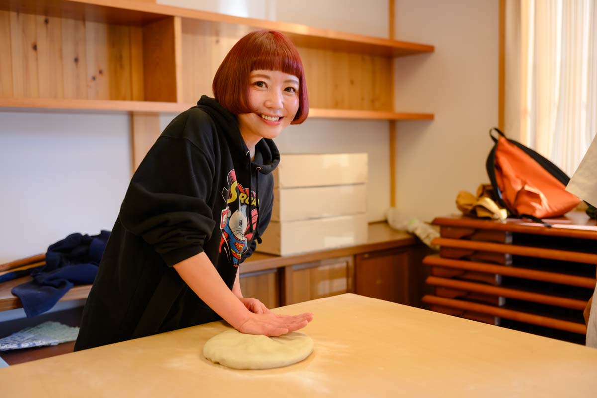 そば打ち体験にトライ!