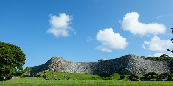 【沖縄】世界遺産「今帰仁城跡」を歩こう！アクセス、入場料や、今帰仁村歴史文化センター館長の見どころアドバイスもチェック！