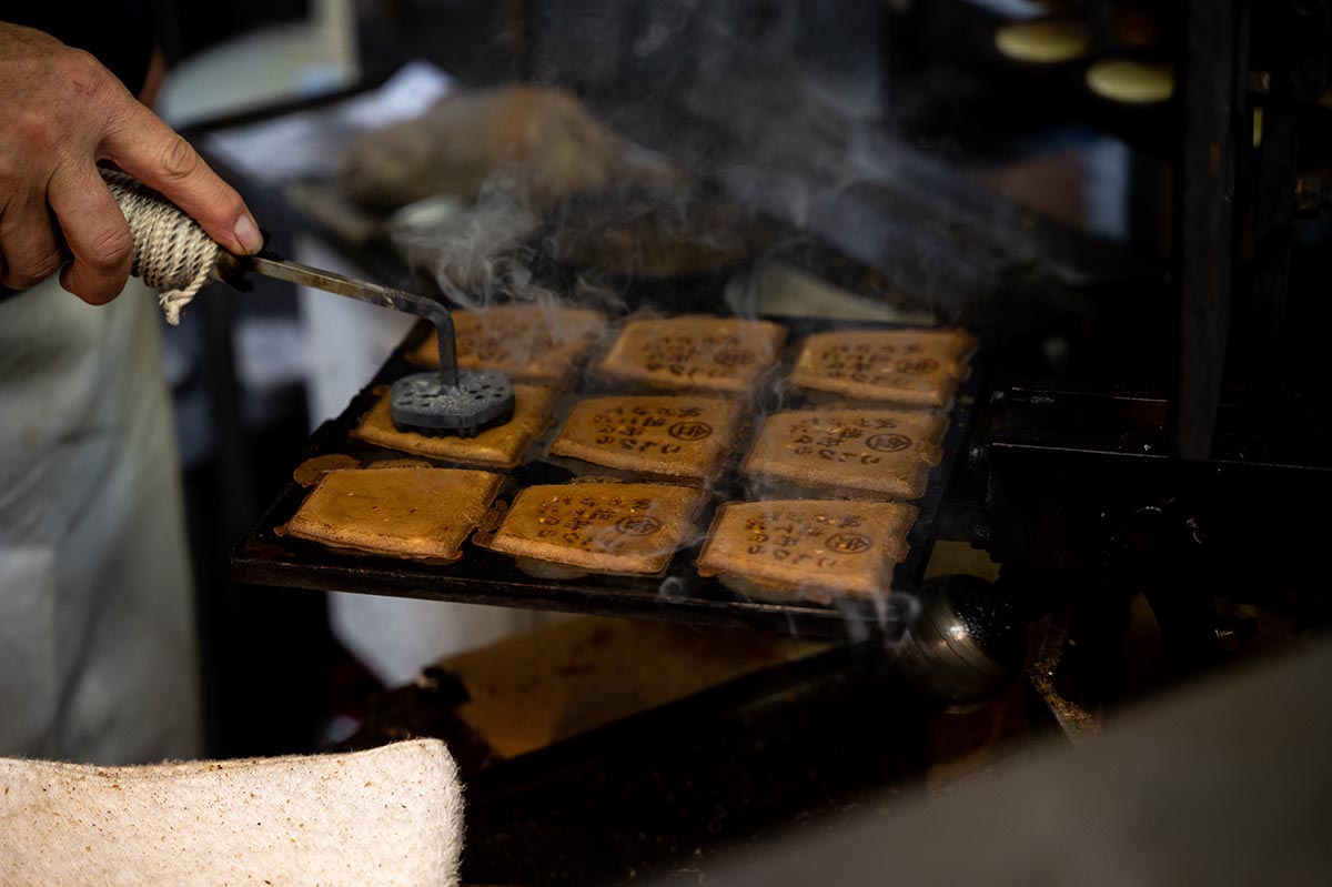 紀ノ国屋本店の舟々せんべい