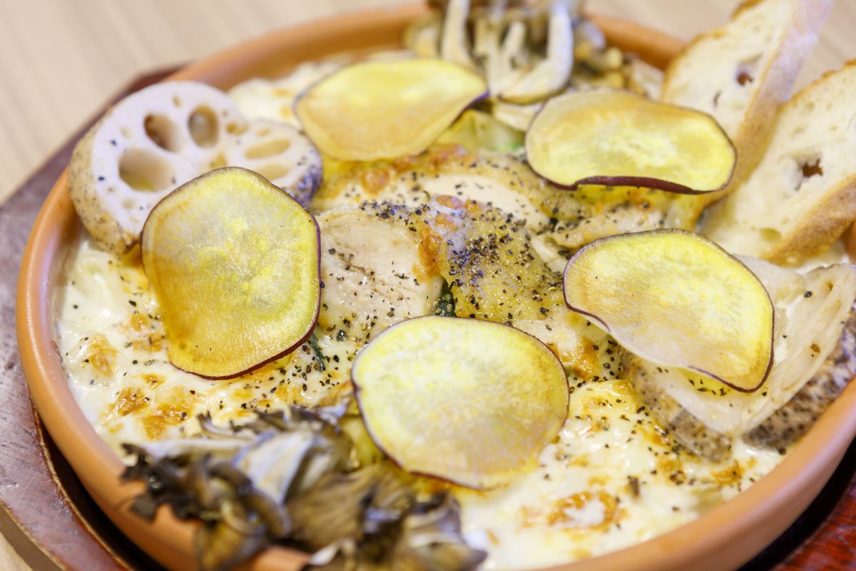 「ほうとうグラタン信玄鶏クリームソース」1760円