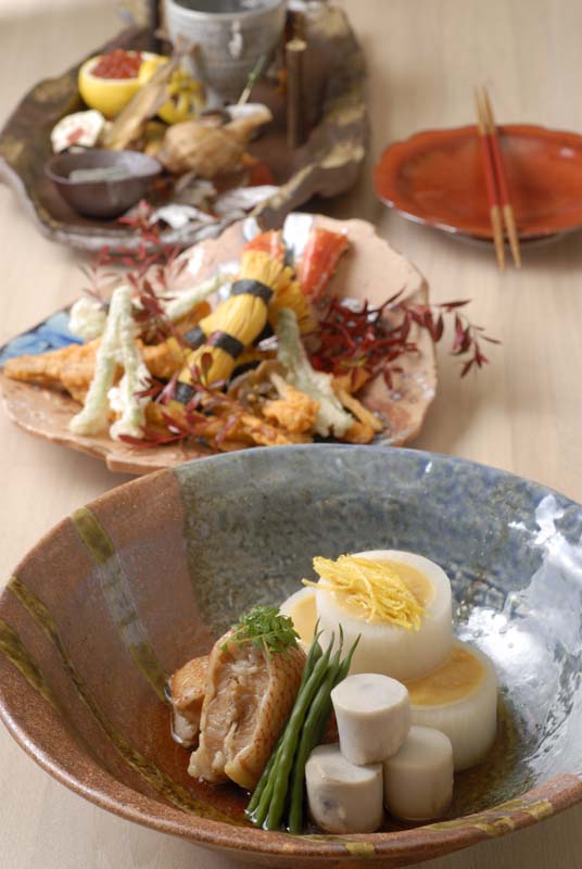 夕食は東北の山と海の幸で趣向をこらした和懐石