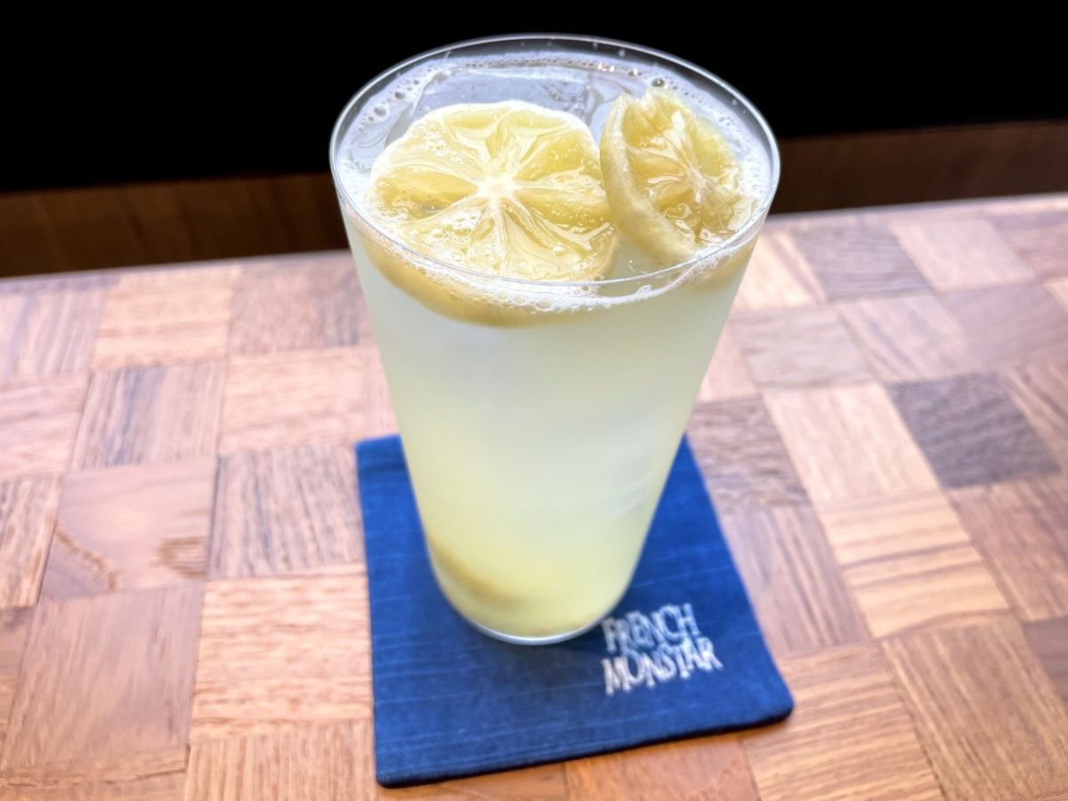 「自家製すだちレモネード」880円