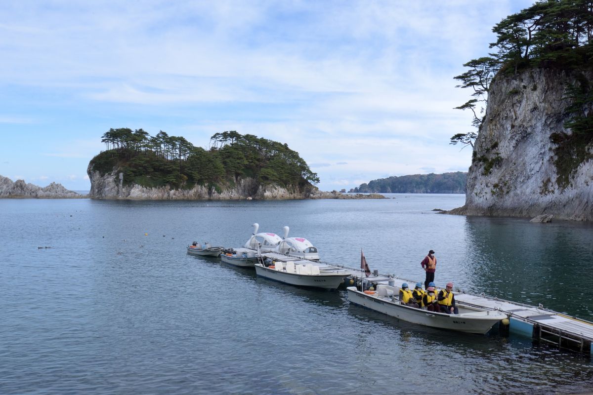 隆々とした岩々が早速お出迎え