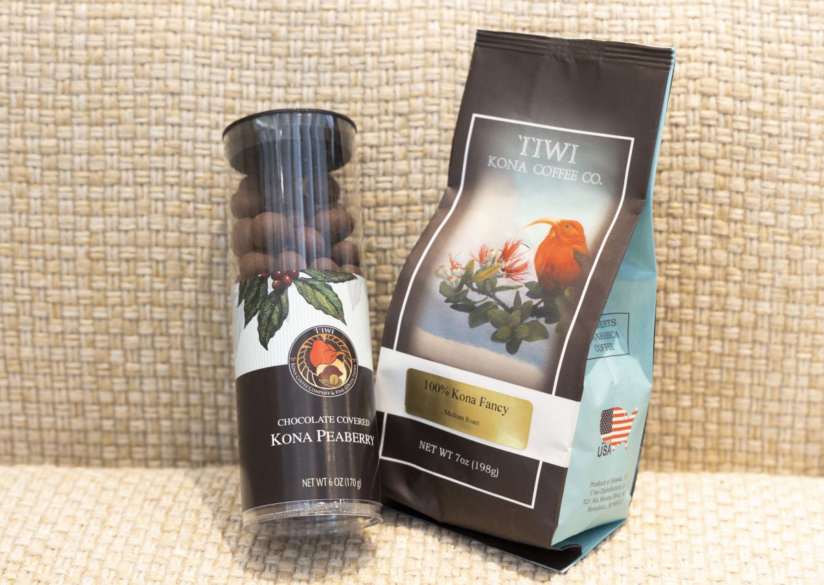 チョコレートカバードコナピーベリー $20、イイヴィコナコーヒー $42