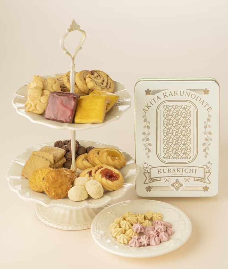 「あきたフルーツクッキー缶」くら吉　(小)2700円　(大)4860円　※写真は大缶