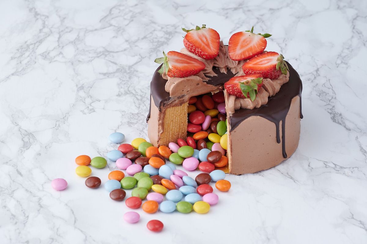 チョコレート サプライズケーキ ¥2,700