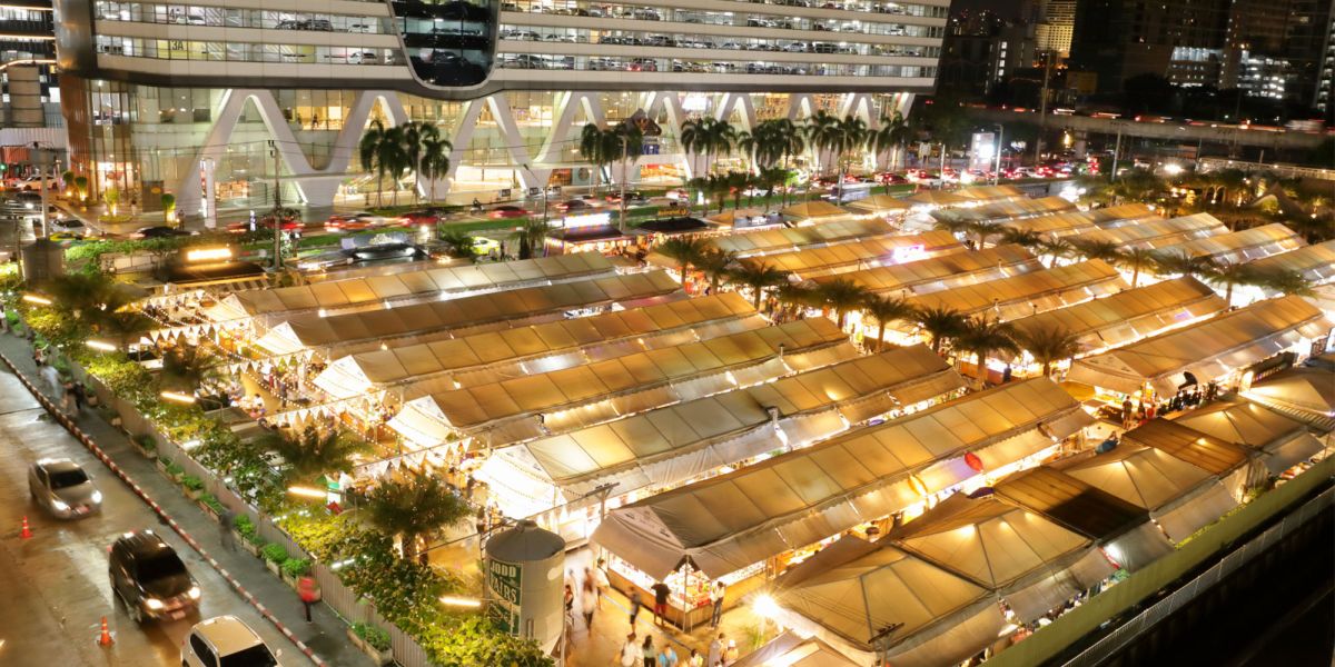 タイの新定番スポット！ナイトマーケット「ジョッド・フェアーズ」で食べて、買って、楽しみ尽くす！