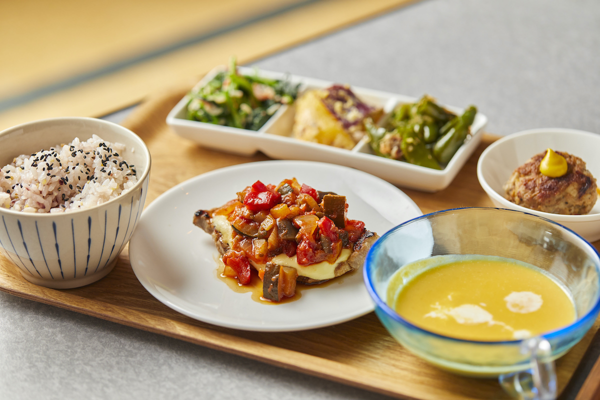 18時からの夜定食1100円（ドリンク付き）